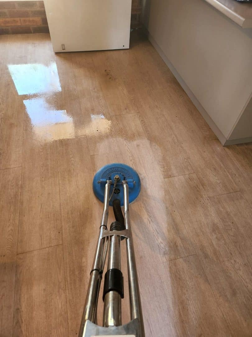 Hard floor cleaning with a turbo tool on a timber-look tiled floor